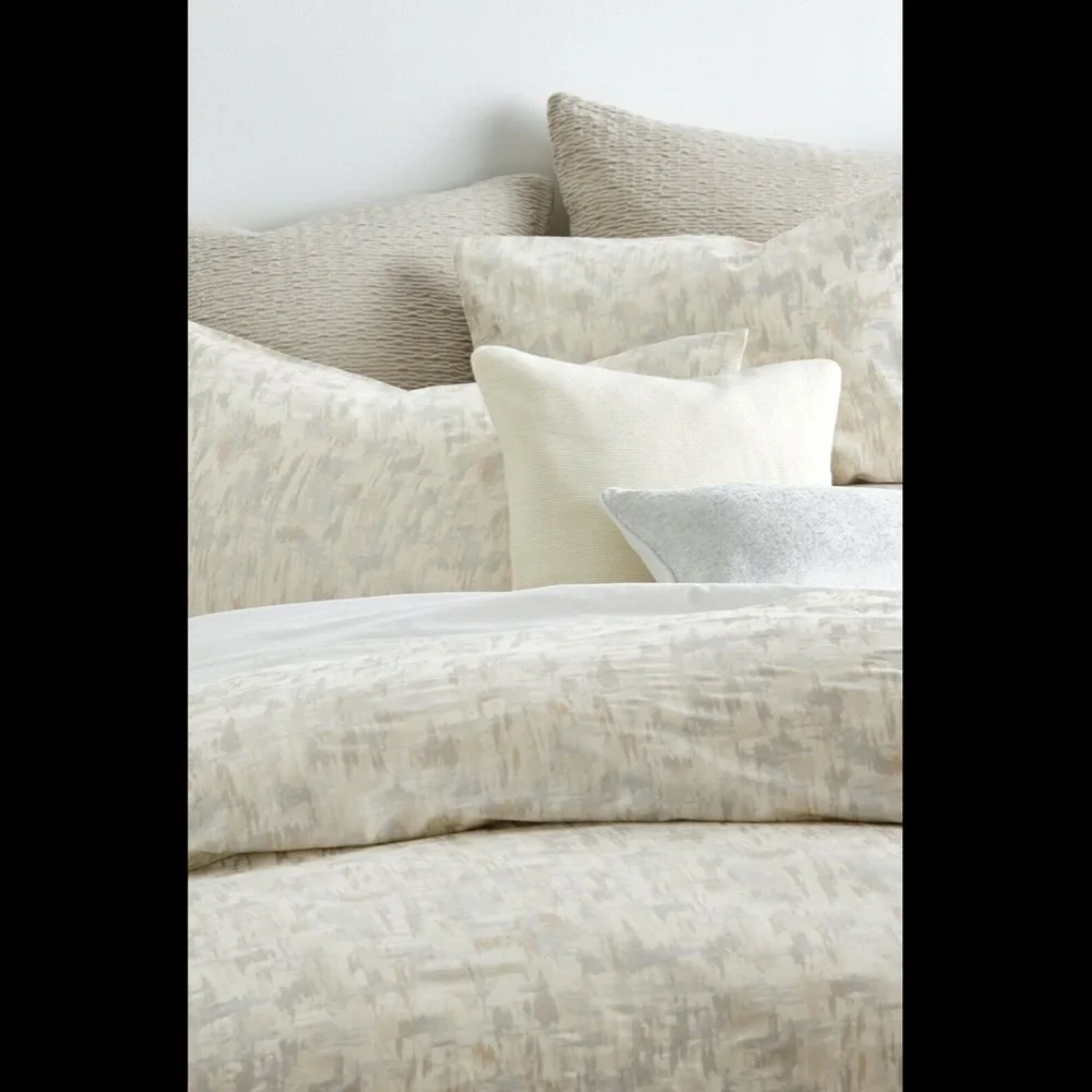 NIB $40 DKNY [ 1 ] Motion Standard / Queen Pillow Sham‎